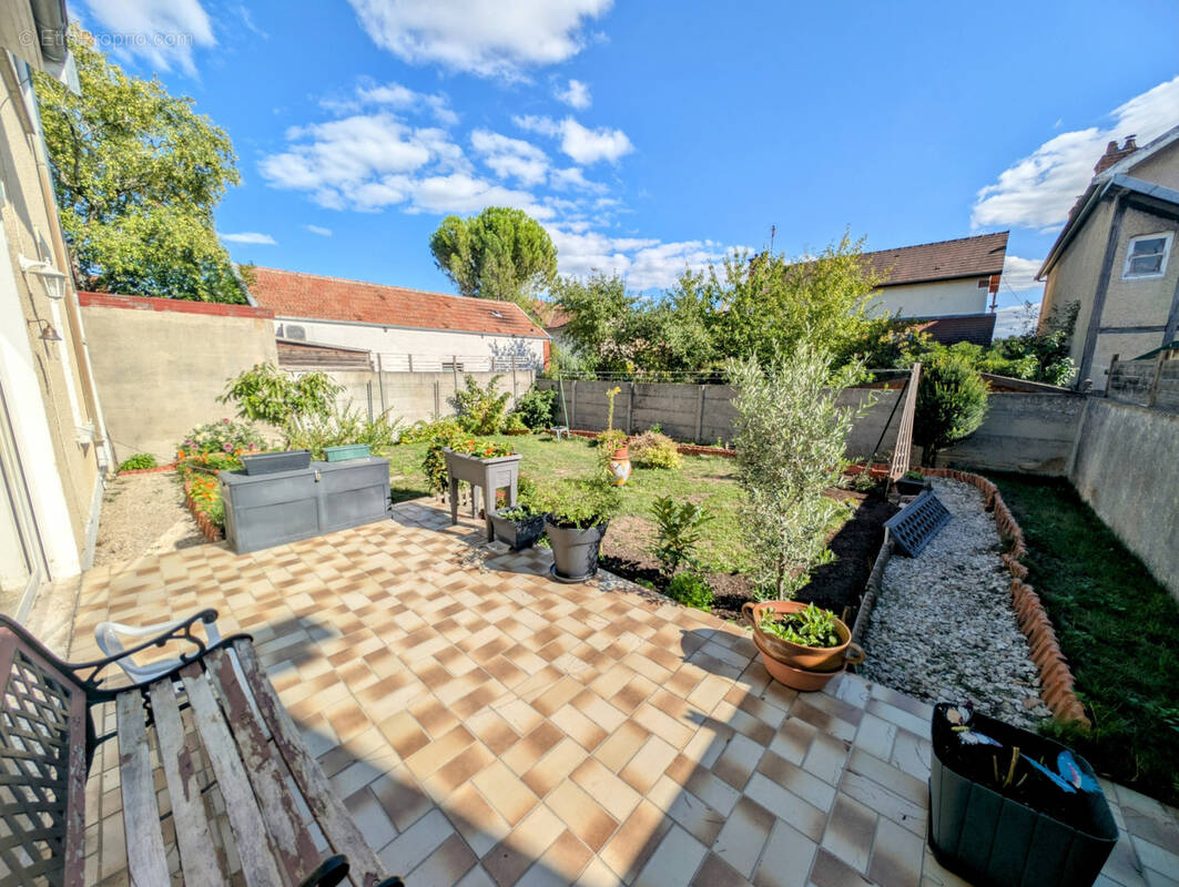 Maison à SAINTE-SAVINE