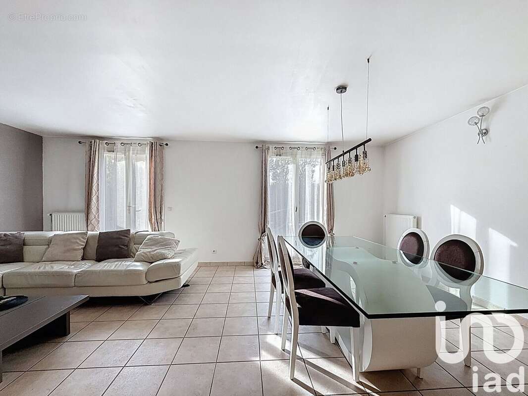 Photo 3 - Maison à LESIGNY