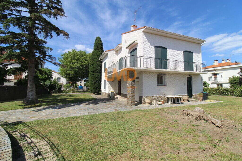 Maison à SAINT-LAURENT-DE-LA-SALANQUE