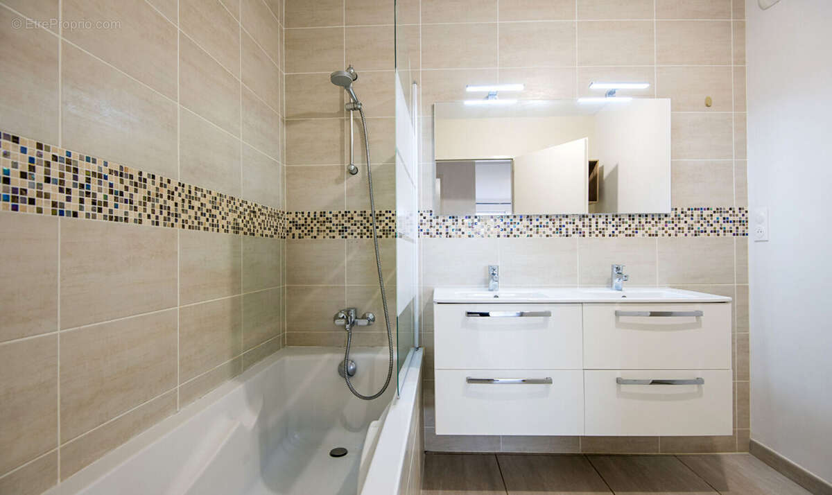 Appartement à ONET-LE-CHATEAU