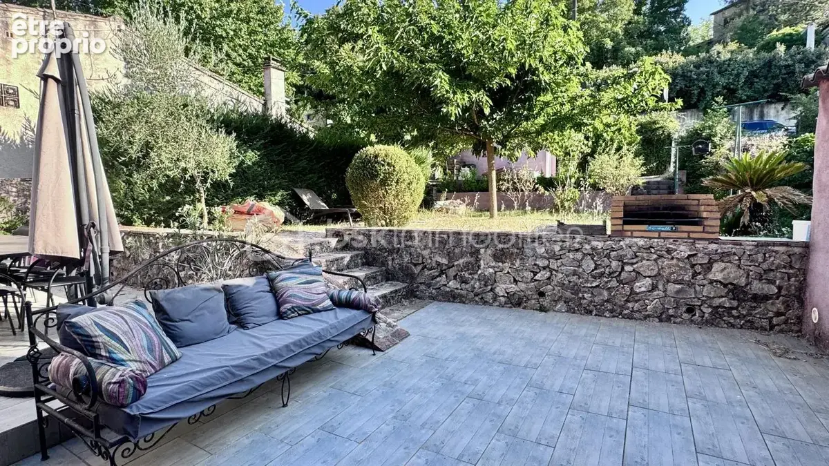 Achat Maison rénovée avec charme, jardin, terrasse et garage 2 Chambres à Mazaugues 83136 proche centre - photo 2
