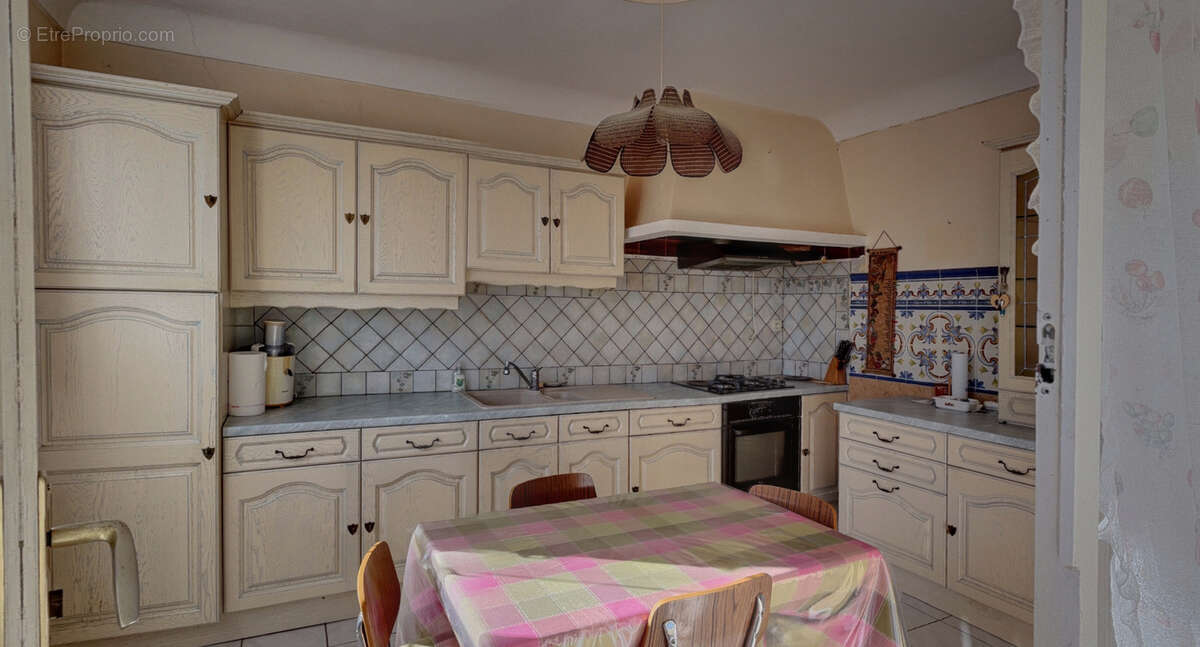 Maison à CASTELNAU-MONTRATIER
