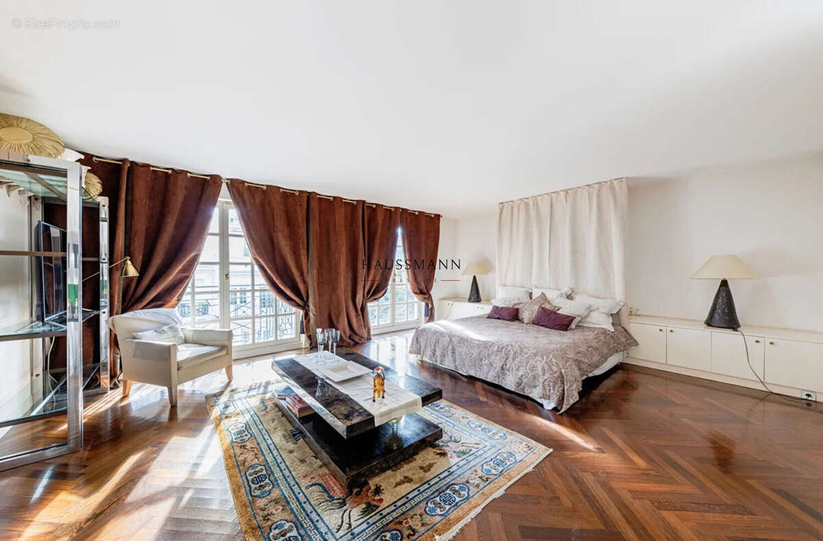 Appartement à NEUILLY-SUR-SEINE