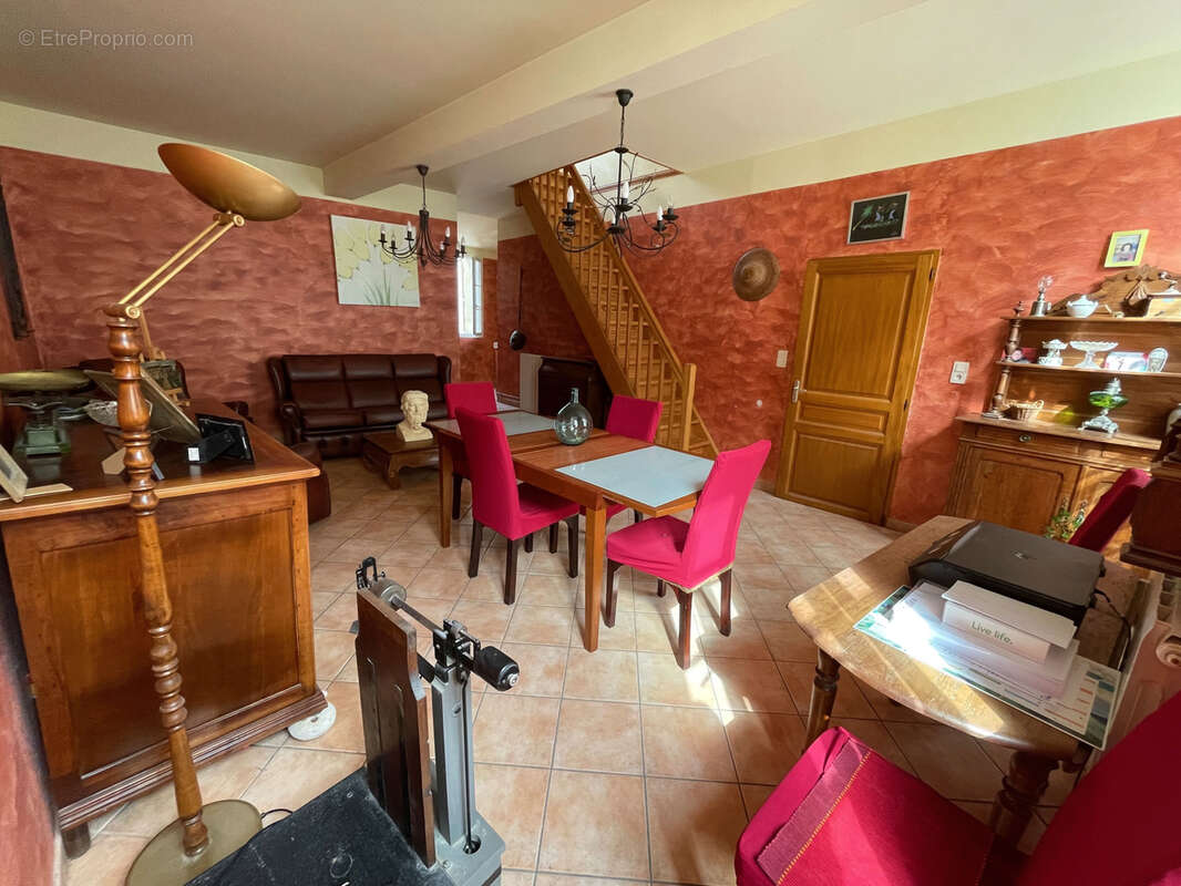 Commerce à SAINT-SAVINIEN