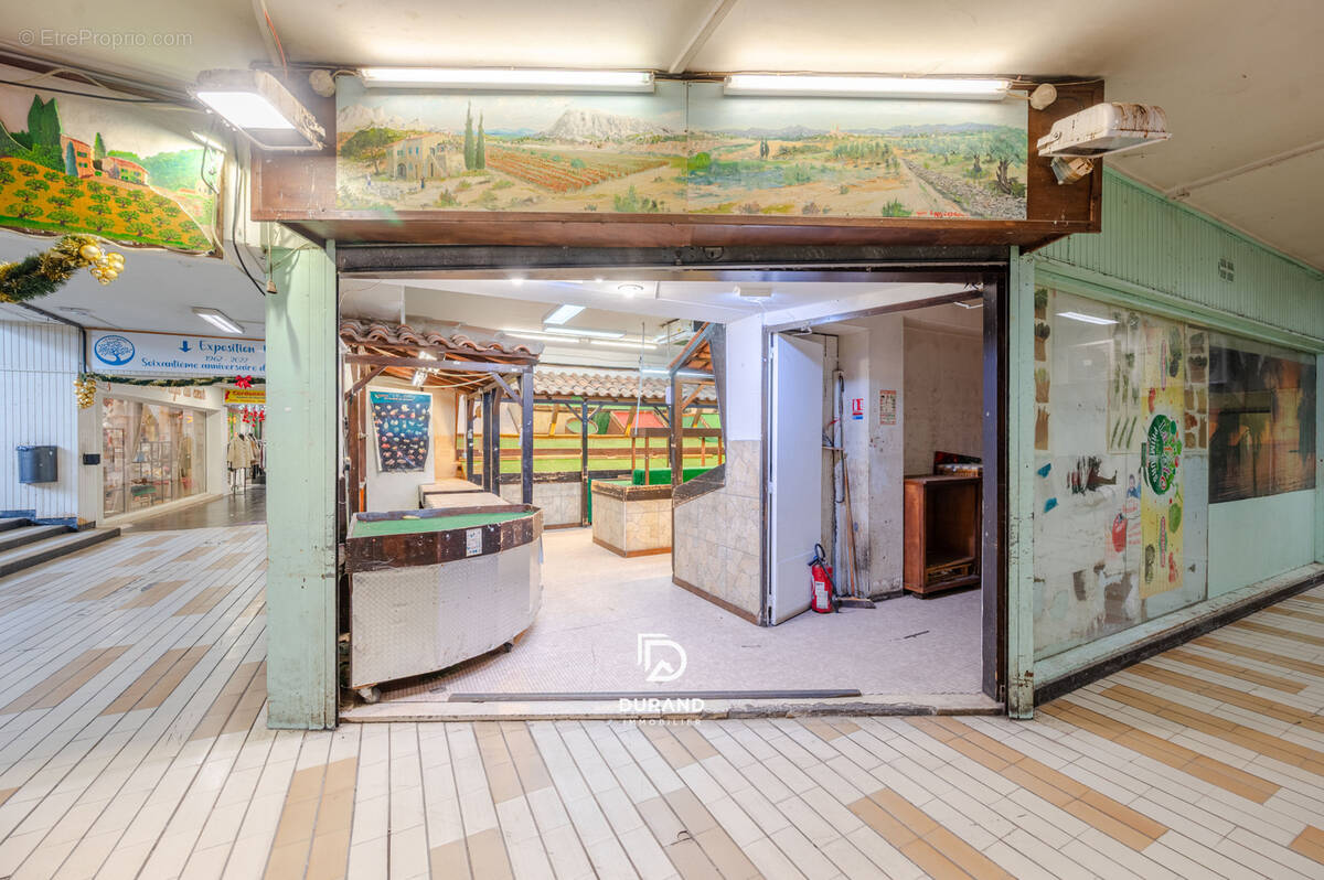 Commerce à MARSEILLE-9E