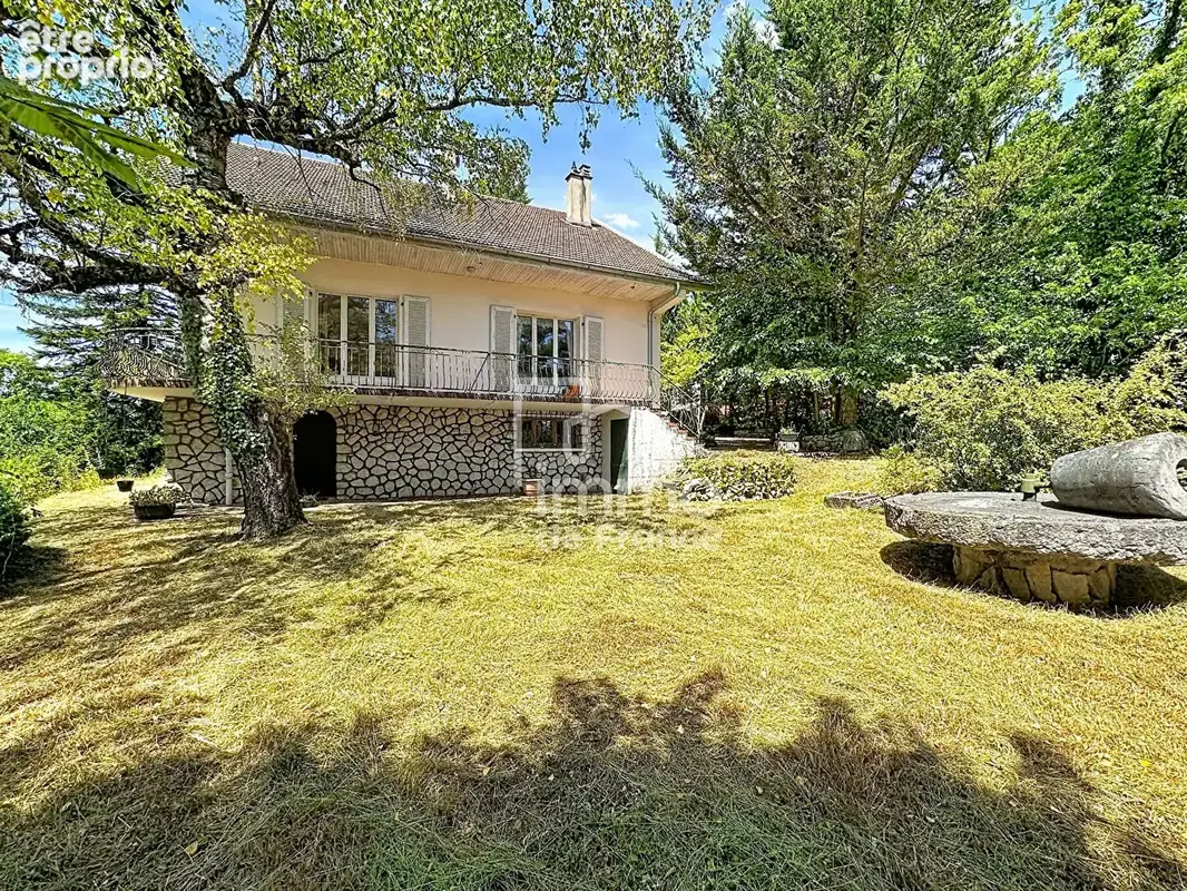 Maison 7 pièces 210 m² à vendre à Bellegarde-Sur-Valserine (01200) - photo 1