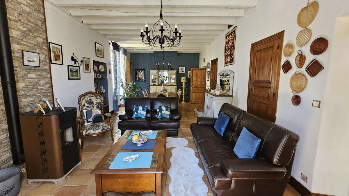 BEAUCHALOT - Maison de Maitre de 202 m2 sur terrain de 1400 m2 - photo 4