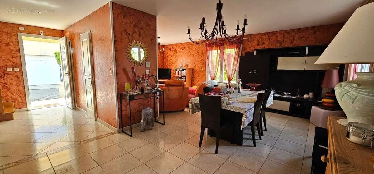 Maison à SAINT-MAURICE-DE-REMENS