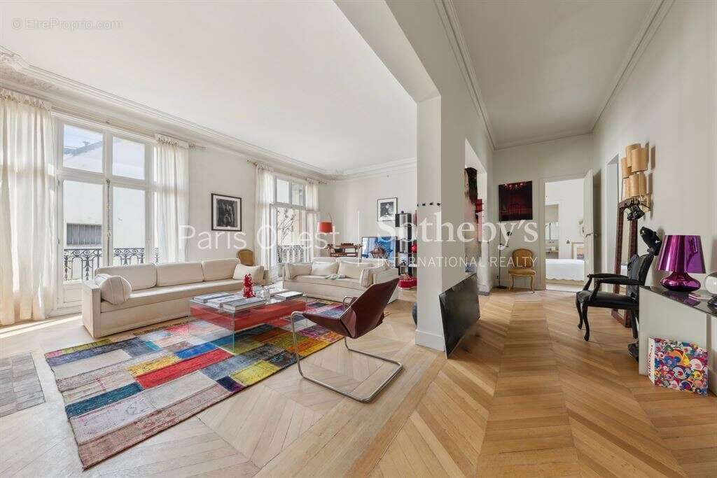 Appartement à PARIS-8E