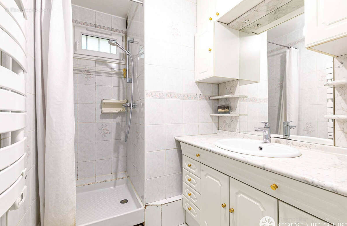 Appartement à COURBEVOIE