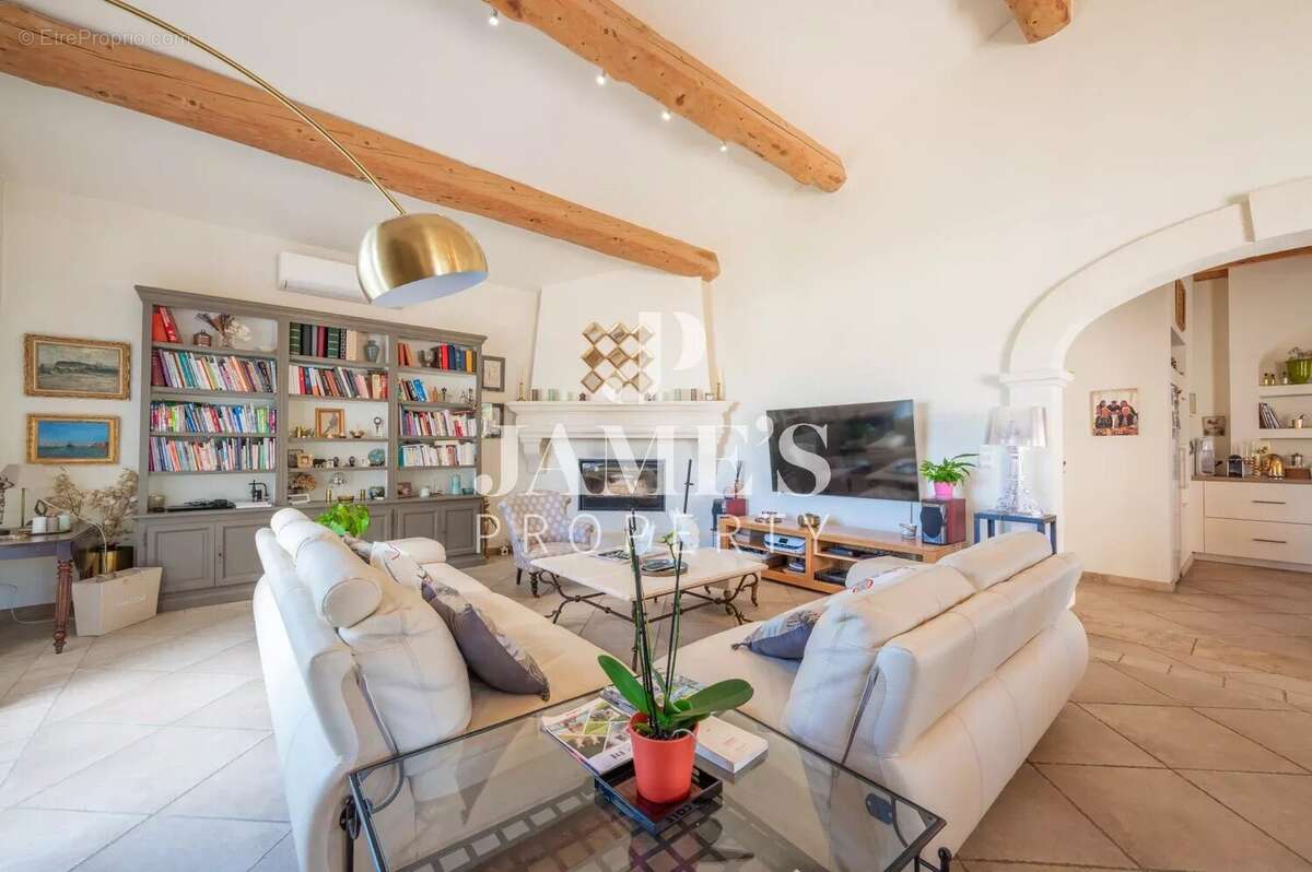 Maison à FONTVIEILLE