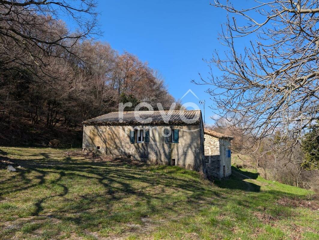 Maison à ROCHE-SAINT-SECRET-BECONNE