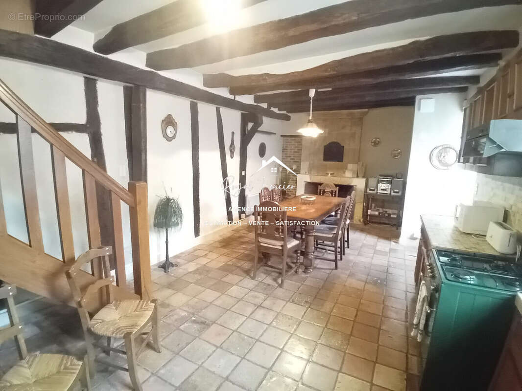 Espace de vie avec beaucoup de charme  - Maison à DESCARTES