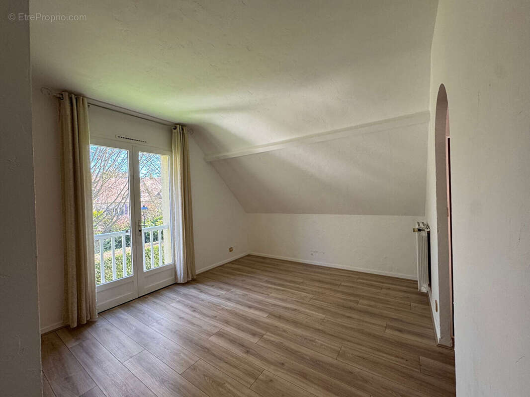 Maison à SAINT-NOM-LA-BRETECHE