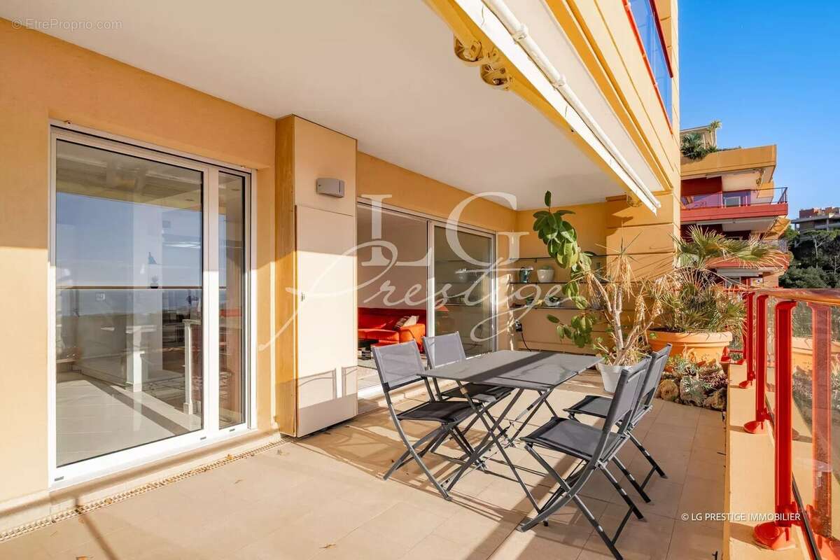 Appartement à MANDELIEU-LA-NAPOULE