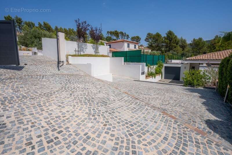 Maison à SOLLIES-TOUCAS