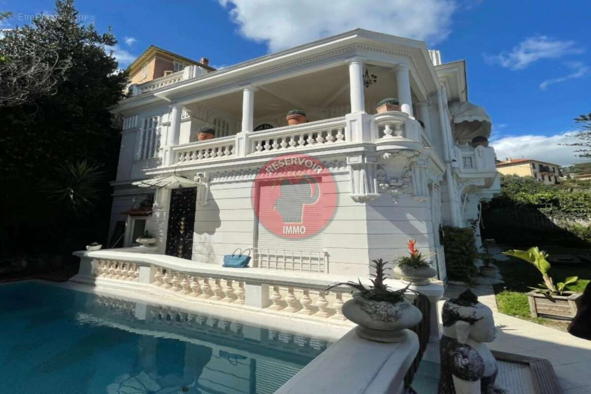 Appartement à ROQUEBRUNE-CAP-MARTIN