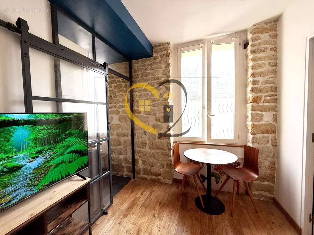 Appartement à CHARENTON-LE-PONT