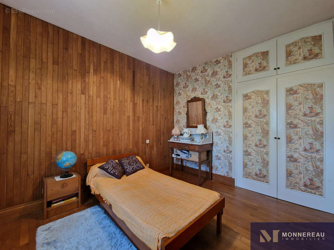 Maison à MONTMOREAU-SAINT-CYBARD