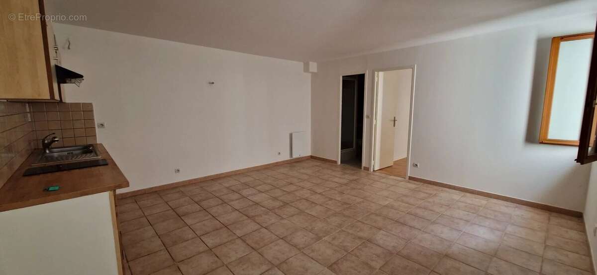Appartement à VENEUX-LES-SABLONS