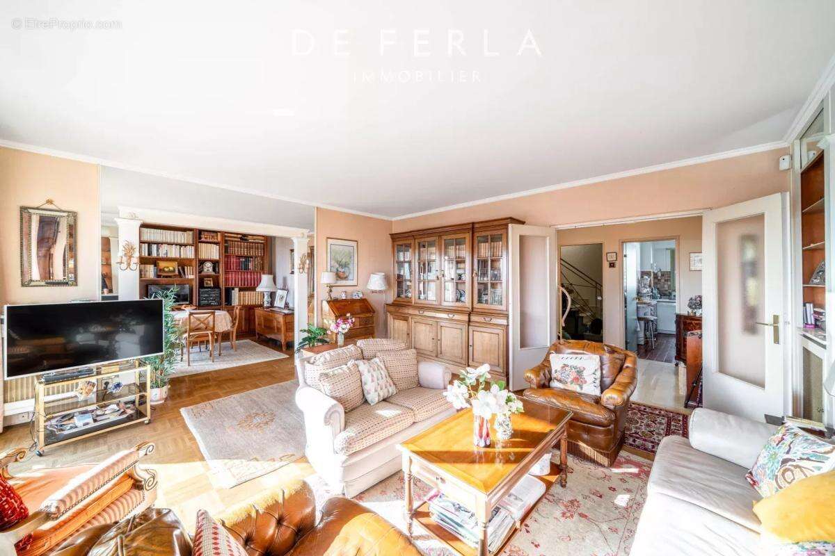 Appartement à COURBEVOIE