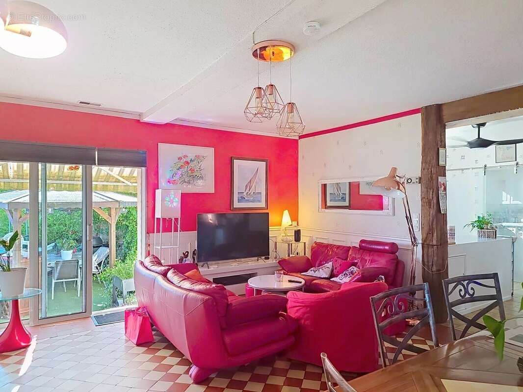 Maison à MONTBAVIN