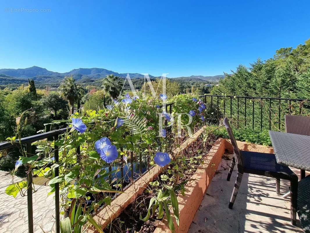 Villa Provençale avec Vue Panoramique sur Le Massif de L'Estérel et Le Golf De Barbossi - photo 3