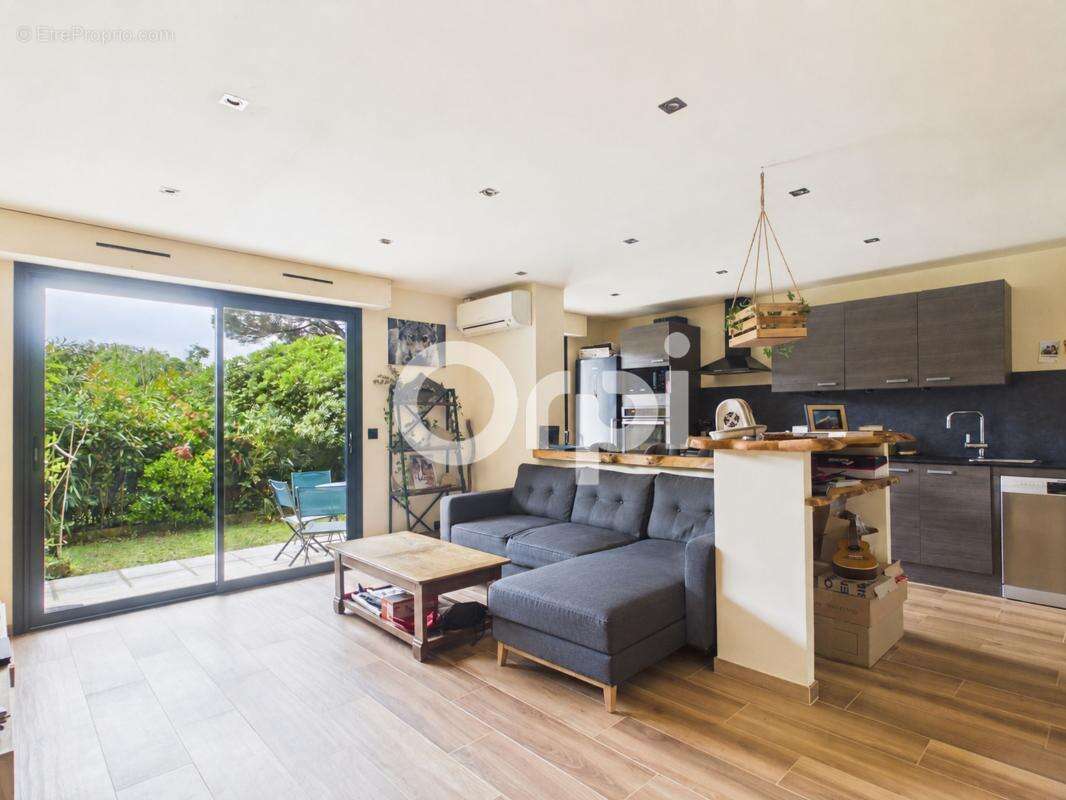 Appartement à MANDELIEU-LA-NAPOULE