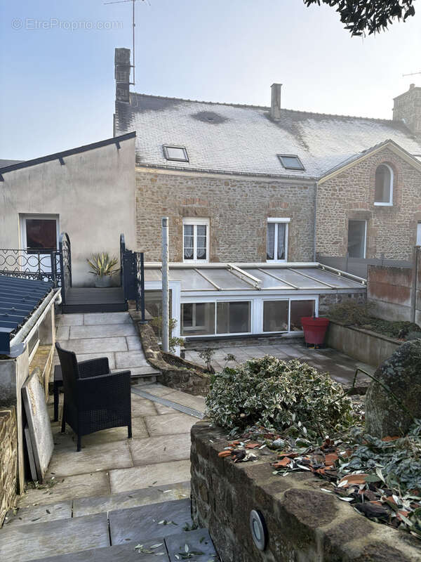 Maison à AMBRIERES-LES-VALLEES