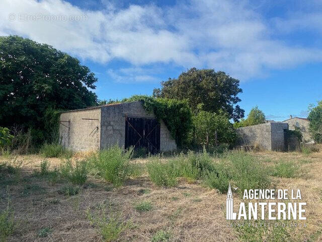 Garage de 80 m²  - Terrain à SAINT-PIERRE-D'OLERON