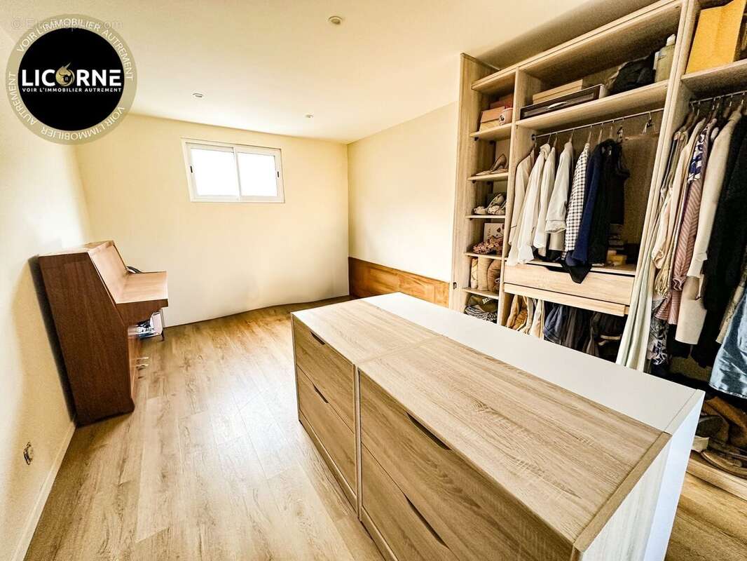 Maison à LE PUY-SAINTE-REPARADE