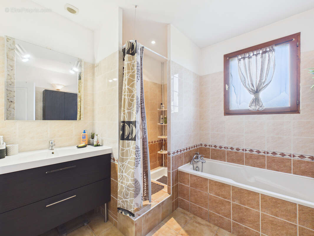 Maison à SAINT-GERMAIN-LEMBRON