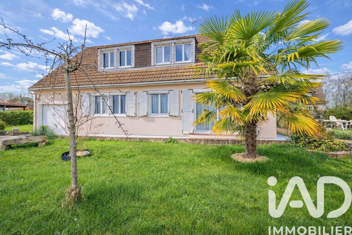 Photo 2 - Maison à YVRE-L'EVEQUE