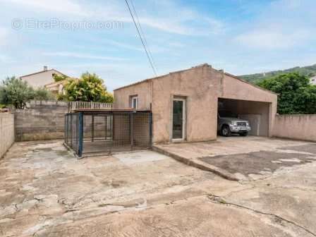 Villa sur parcelle constructible de 1500 m² AVENUE DE BORGO - photo 5