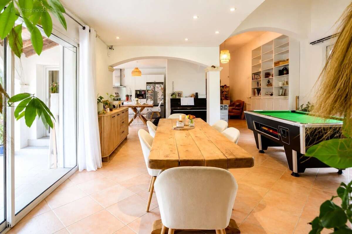 Exclusivité – Maison T7 de 217 m² avec double garage sur 1 794 m² à Combaillaux, à 5 minutes de Saint-Gély-du-Fesc - photo 12