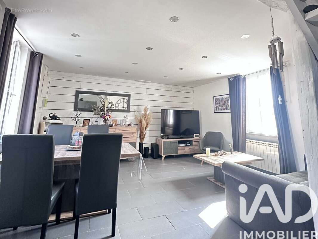 Photo 2 - Maison à ETREPAGNY