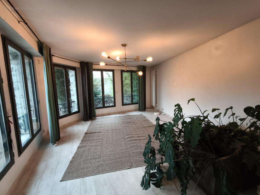 Maison 210 m² à Orgeval  - photo 4