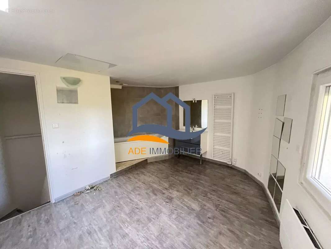 Appartement à EGUILLES