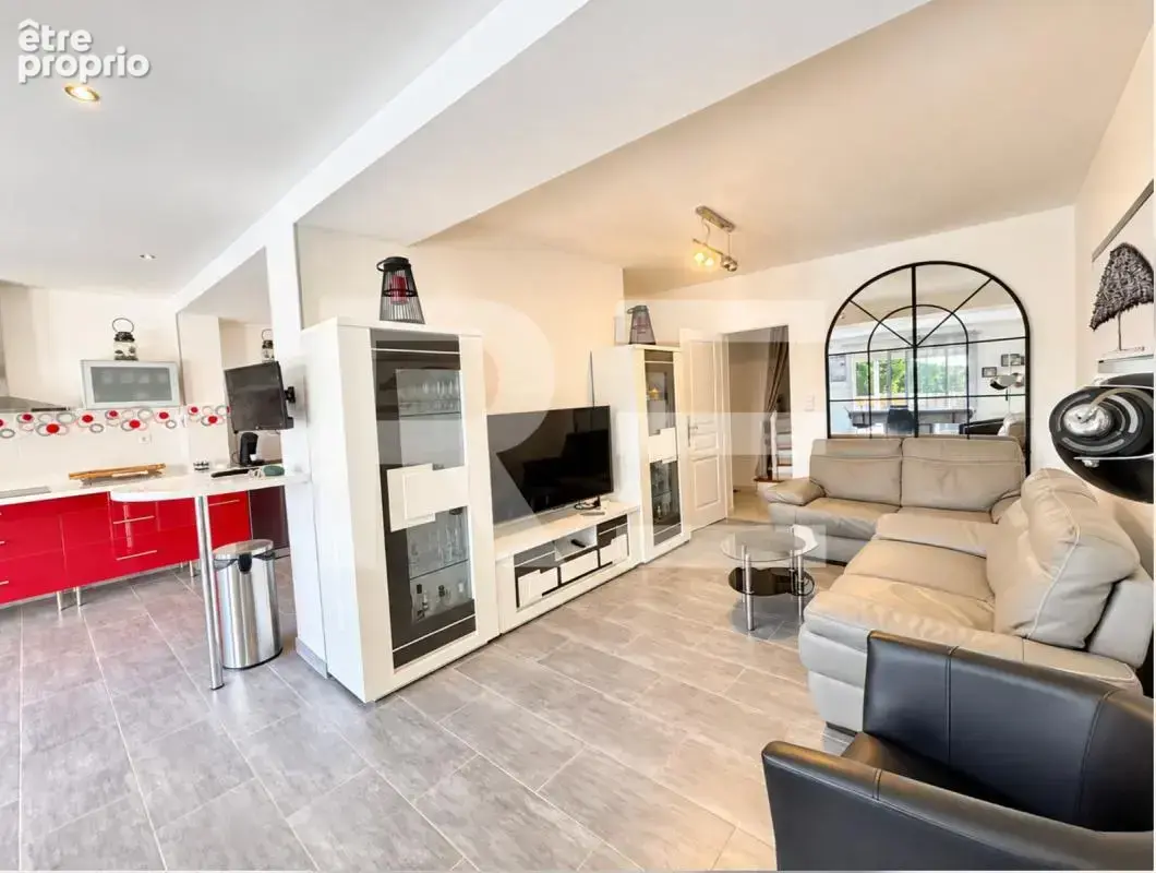 Villa 220 m², 6 chambres, piscine, jacuzzi et double garage - photo 4