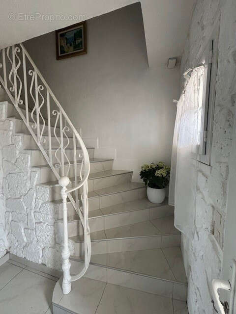 Maison à JOUY-LE-CHATEL