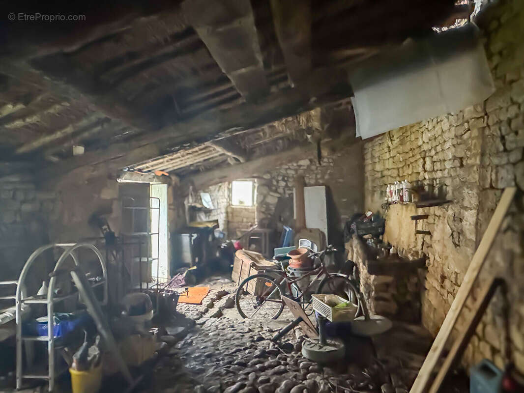 Maison à LE POIRE-SUR-VELLUIRE