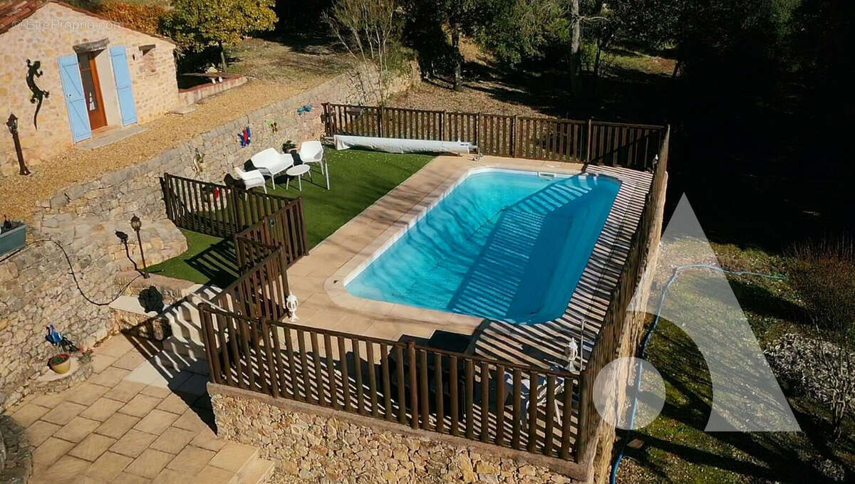 Maison à ENTRECASTEAUX