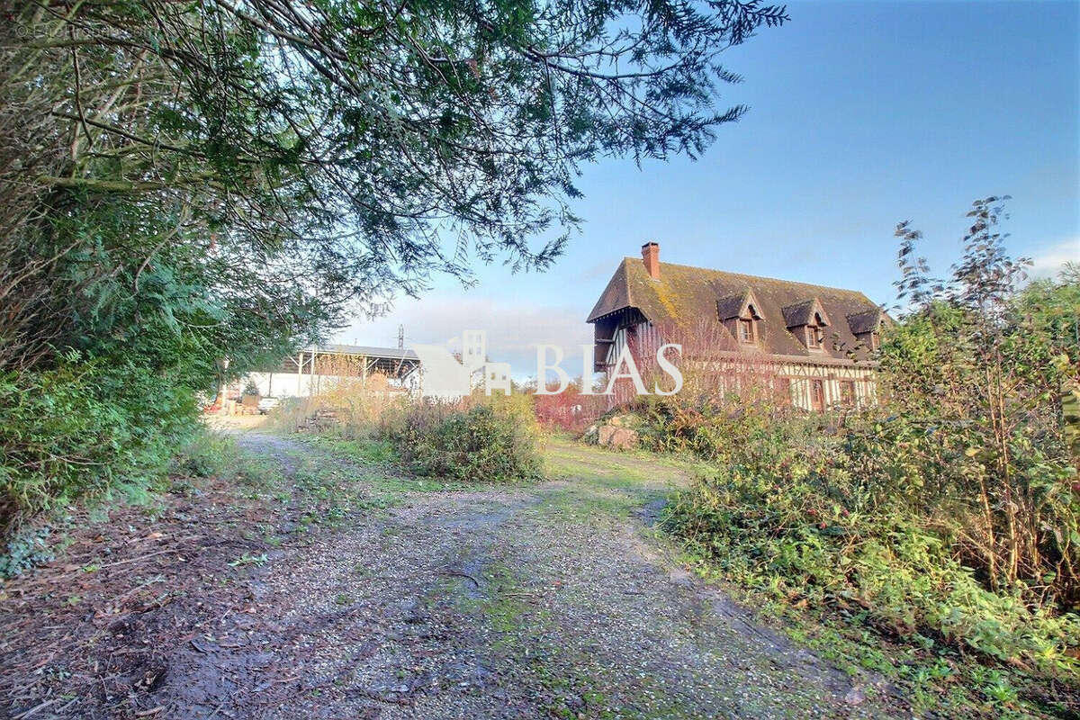 Terrain à PISSY-POVILLE