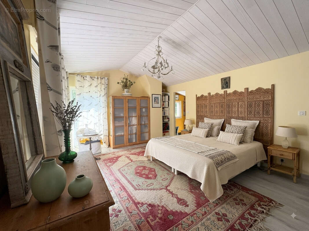 Une maison familiale pleine de potentiel, idéalement située à Sainte-Marguerite. - photo 13