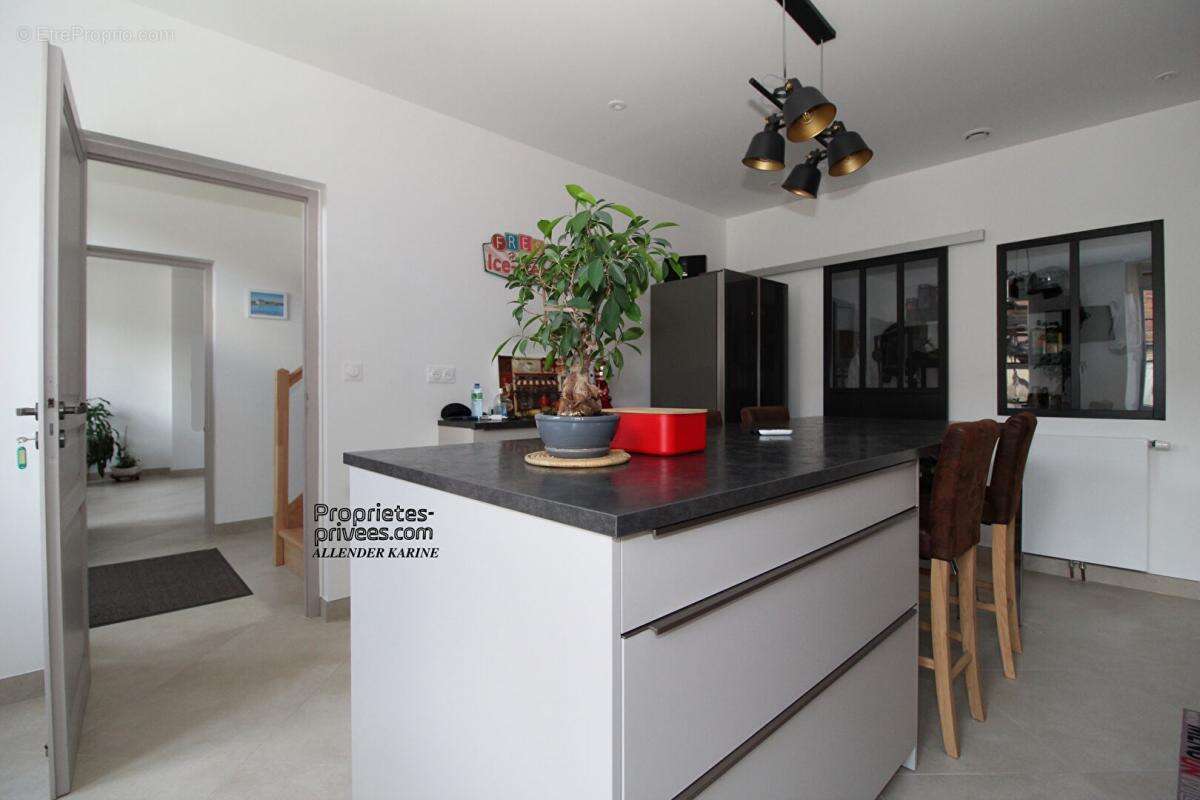 Maison à VILLENEUVE-L&#039;ARCHEVEQUE