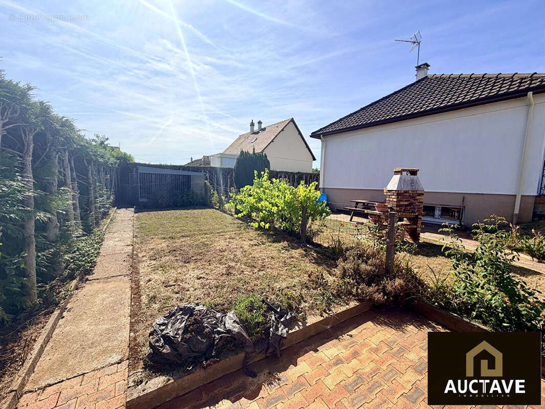 Pavillon avec sous-sol complet ? terrain arboré 579 m² ? garage 2 voitures - Arçonnay - photo 6