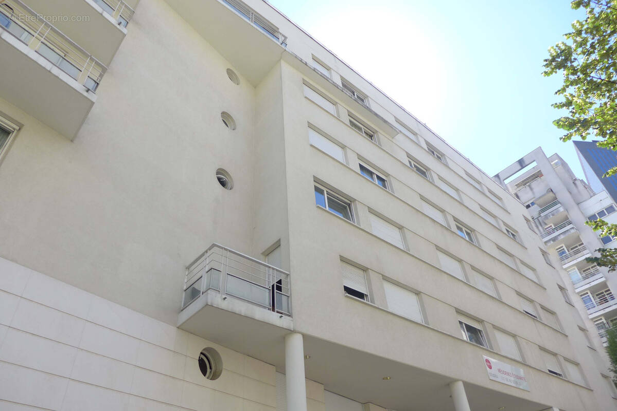 Appartement à COURBEVOIE
