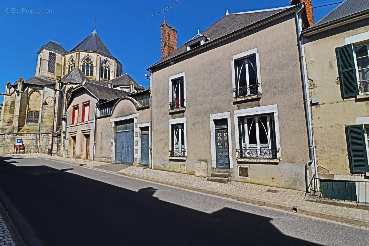 Maison à SAINT-SATUR