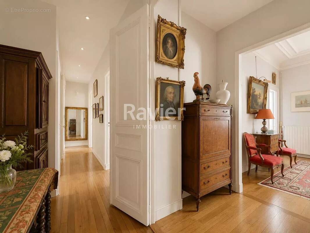 Appartement à PARIS-16E
