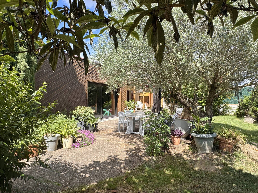 Maison à GREZIEU-LA-VARENNE